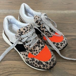 Vici Size 6 tennis shoe